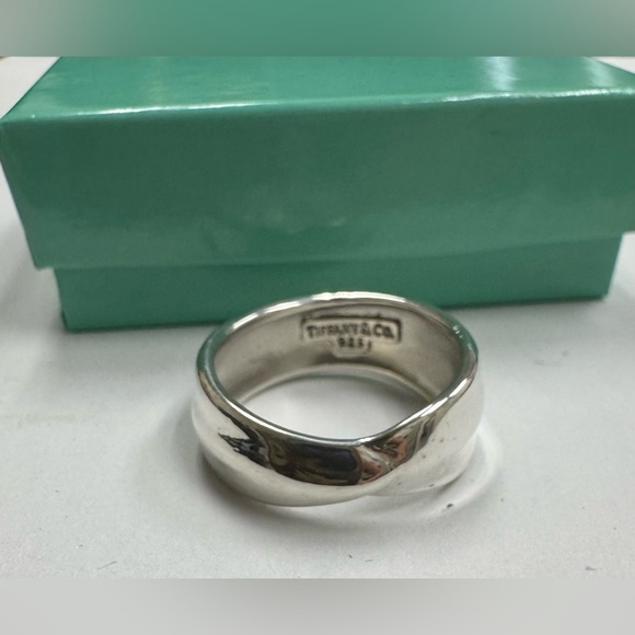 Tiffany & Co. Sterling Silver Leaf Ring Retired piece - Picture 2 of 6